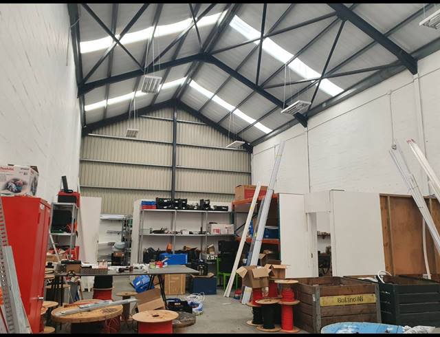 287M² FACTORY RENTED IN SAXENBURG PARK 2